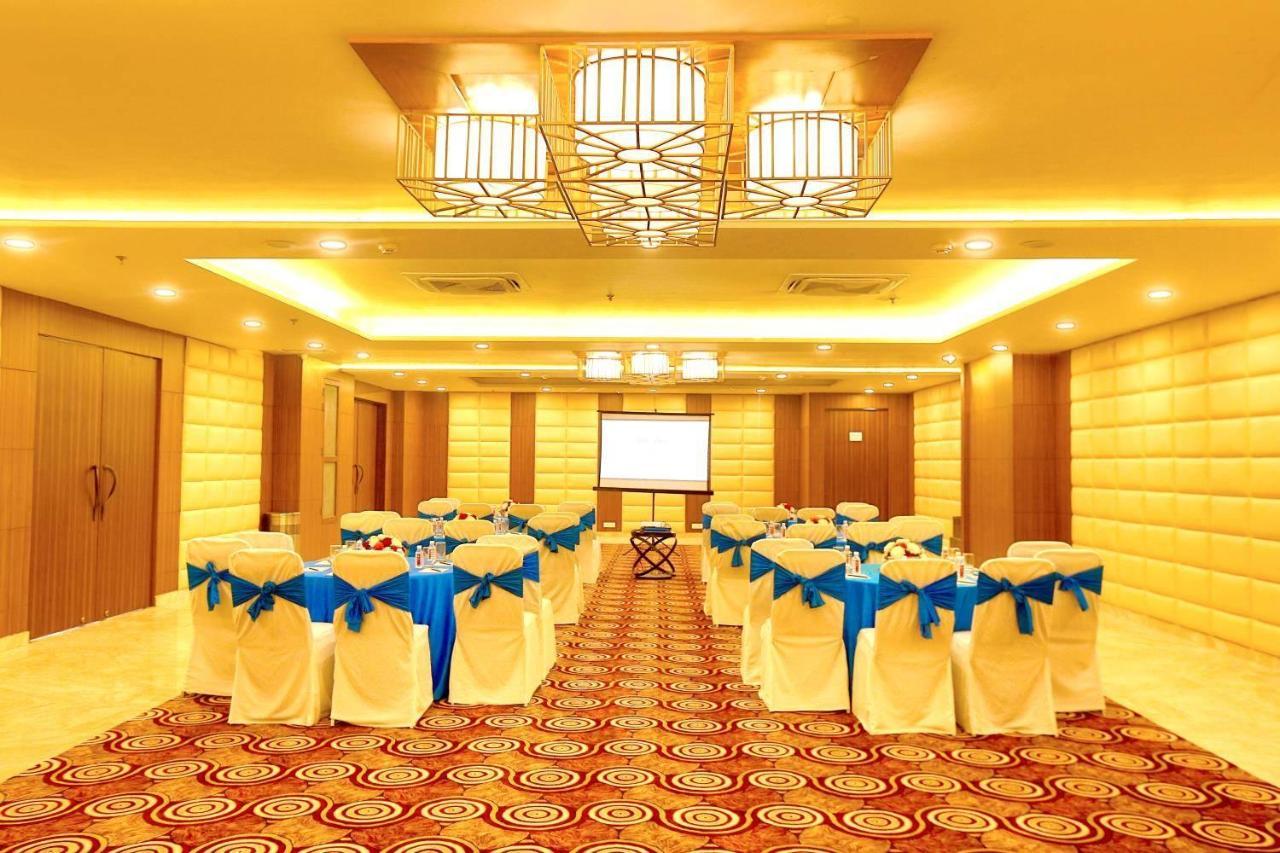 The Fern Residency Noida Hotel Екстериор снимка