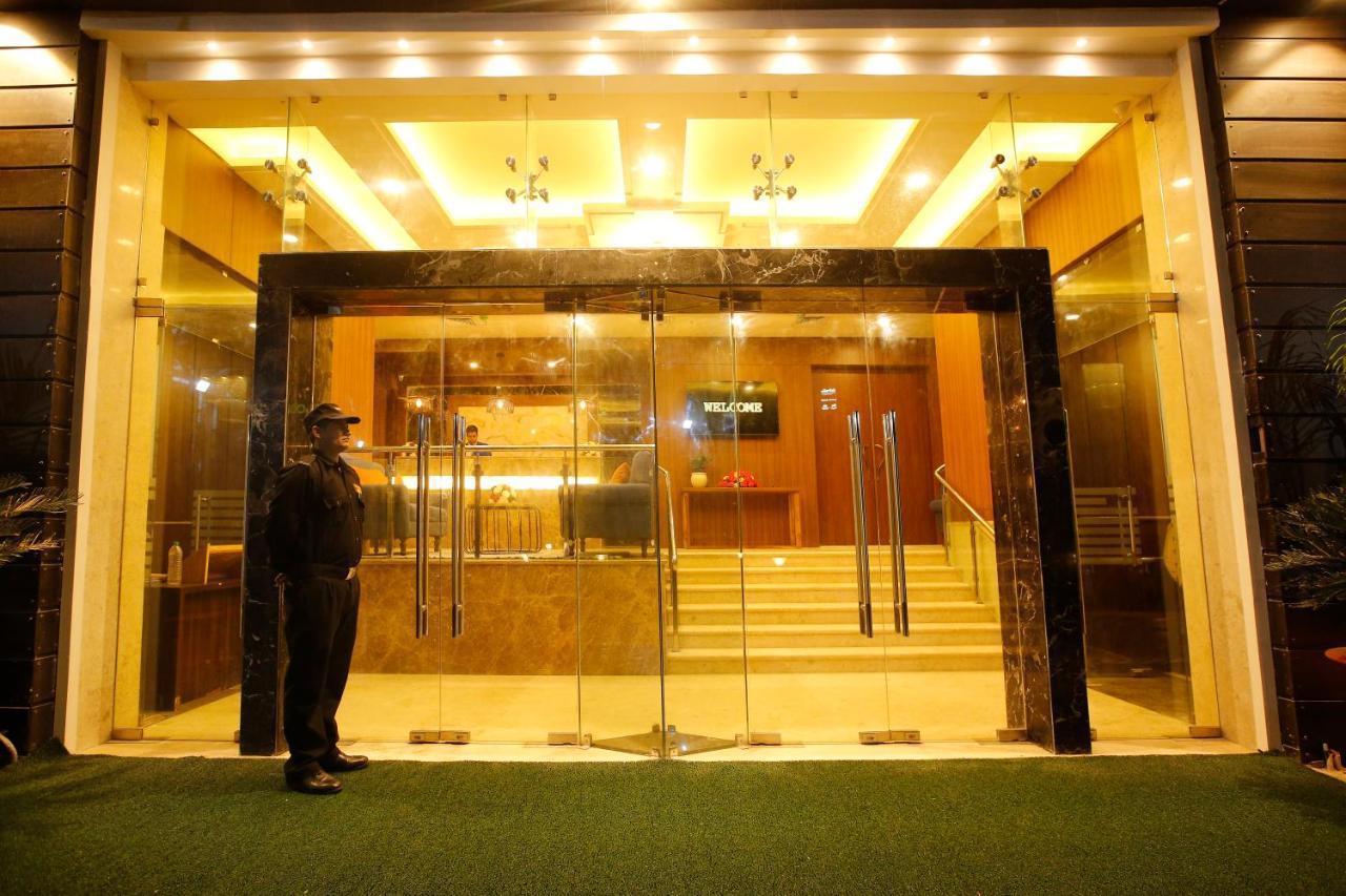 The Fern Residency Noida Hotel Екстериор снимка