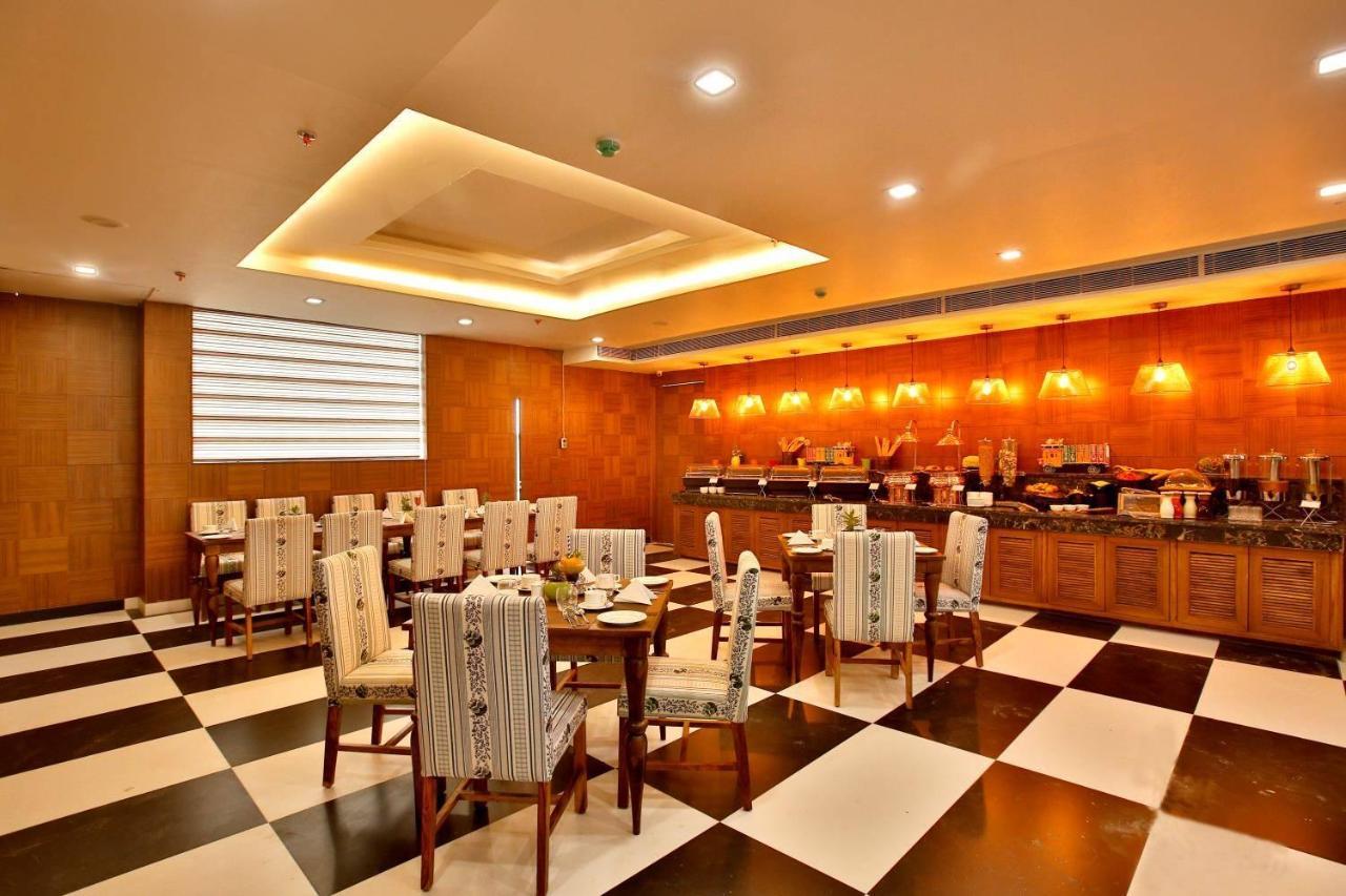 The Fern Residency Noida Hotel Екстериор снимка