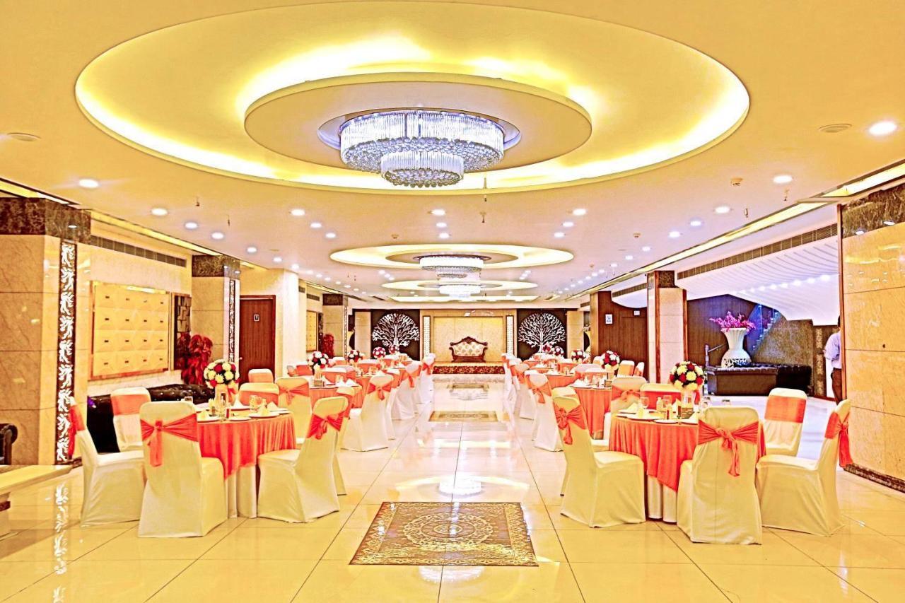The Fern Residency Noida Hotel Екстериор снимка