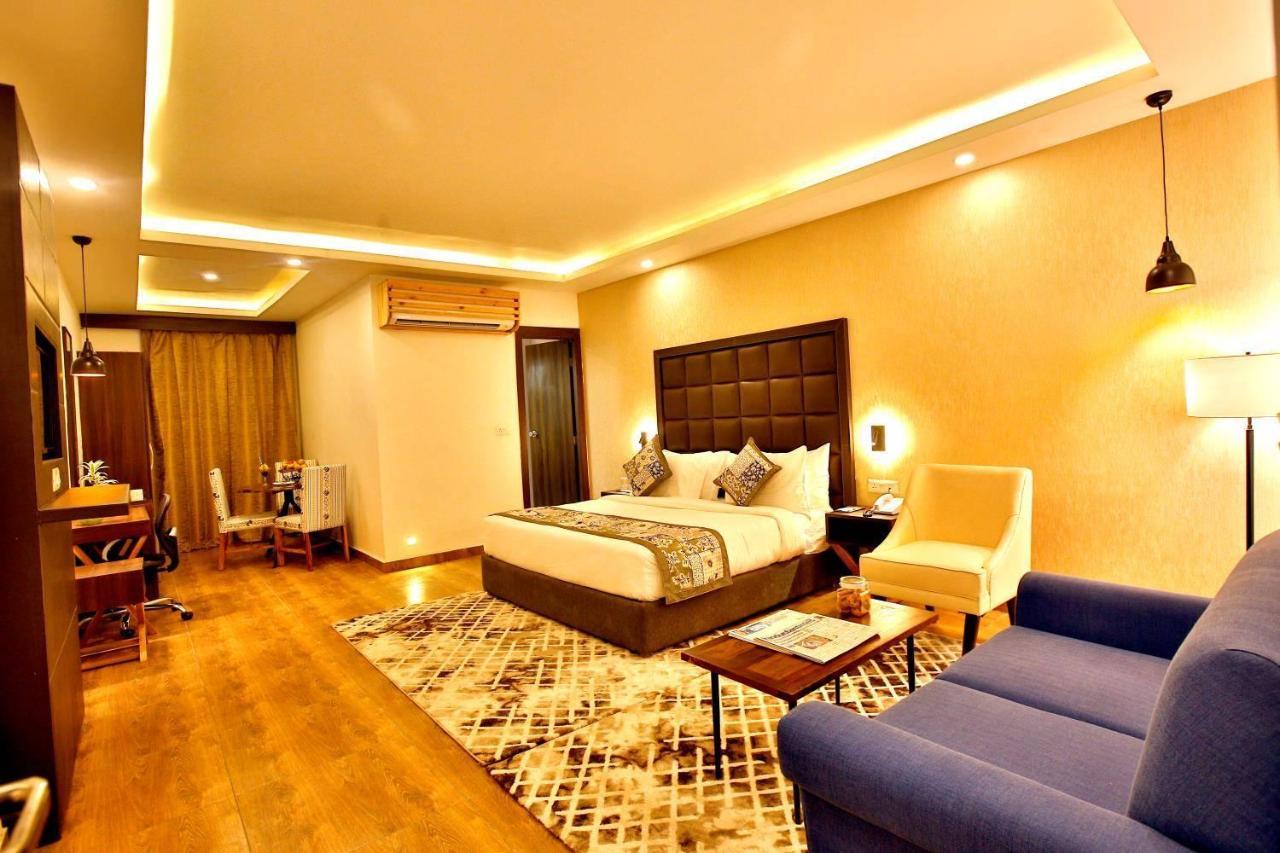 The Fern Residency Noida Hotel Екстериор снимка