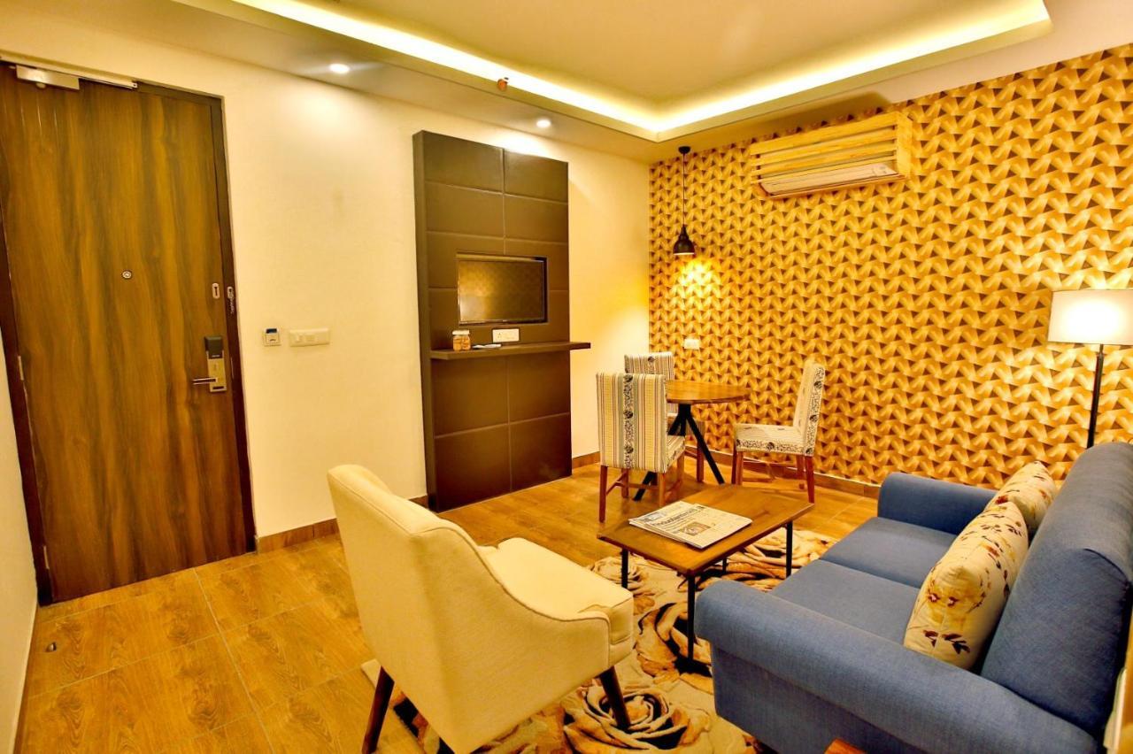 The Fern Residency Noida Hotel Екстериор снимка