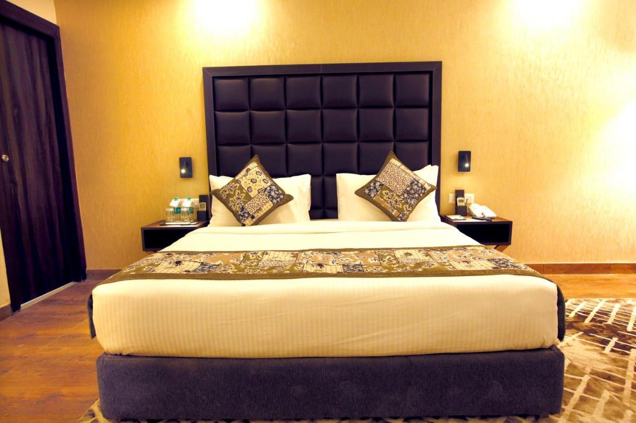 The Fern Residency Noida Hotel Екстериор снимка