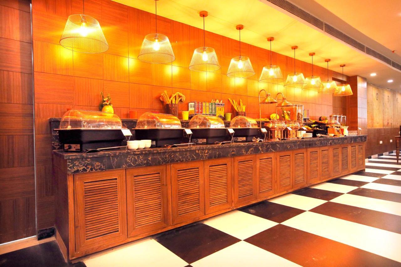 The Fern Residency Noida Hotel Екстериор снимка