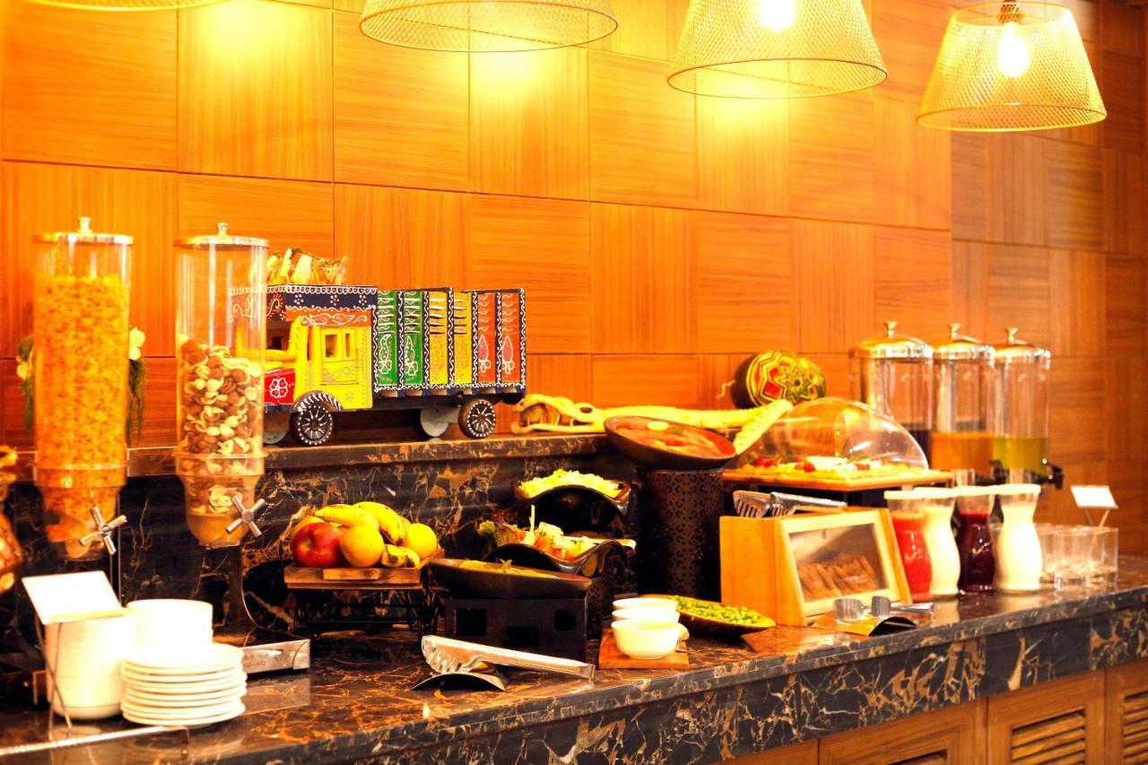 The Fern Residency Noida Hotel Екстериор снимка