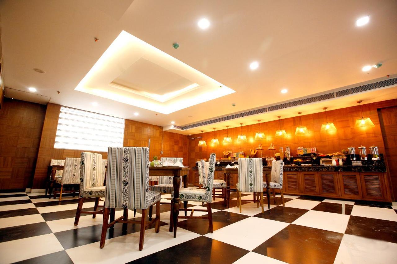 The Fern Residency Noida Hotel Екстериор снимка